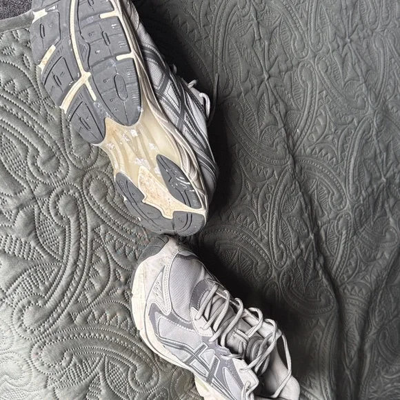 ASICS - Picture 5 of 6